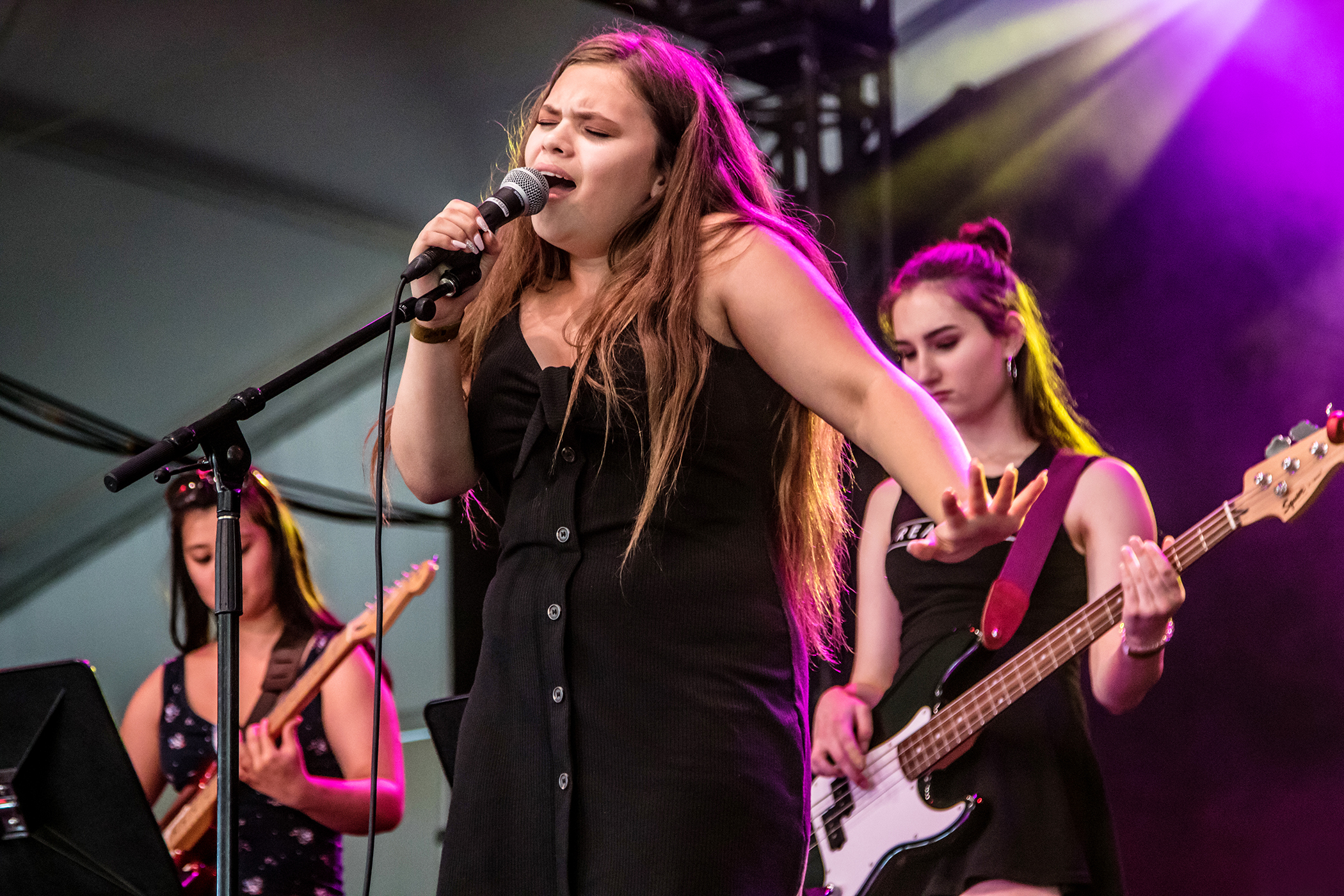 Mackenzie Albert sur scène au Festival RBC Bluesfest