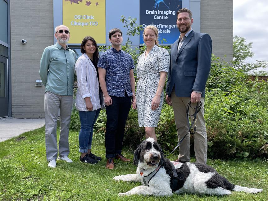 Membres de l'équipe de recherche du BGS au Royal : Jakov Shlik, Krysta Boutin-Miller, Clifford Cassidy, Rebecca Gomez, Cory Taylor et son chien d'assistance Cueinn.