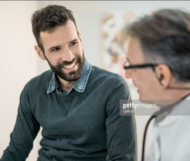 Two personne en conversation