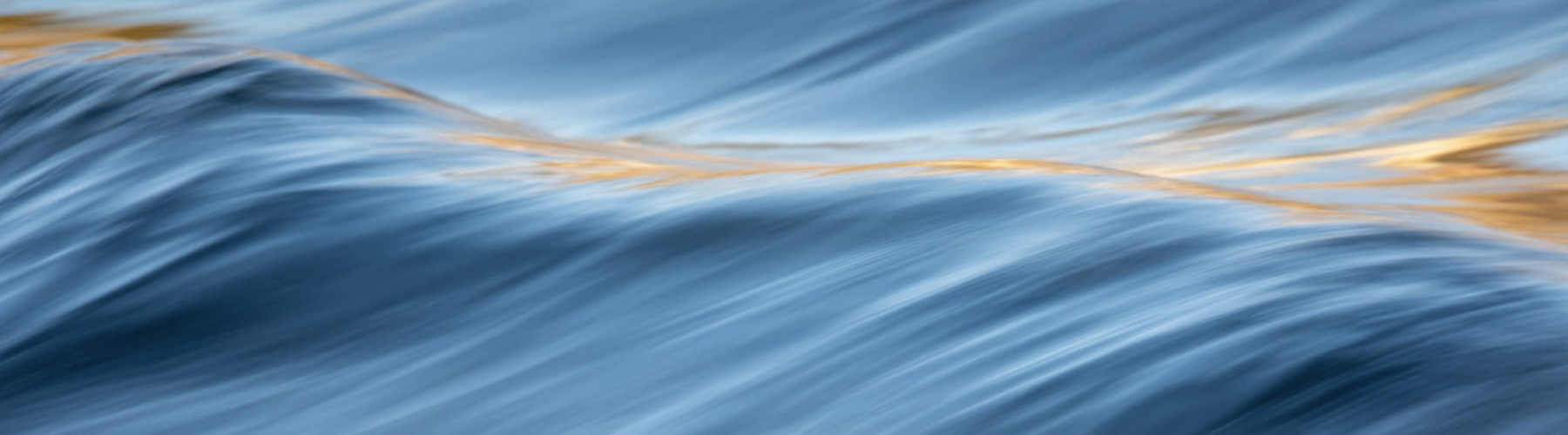 Eau en mouvement rapide.